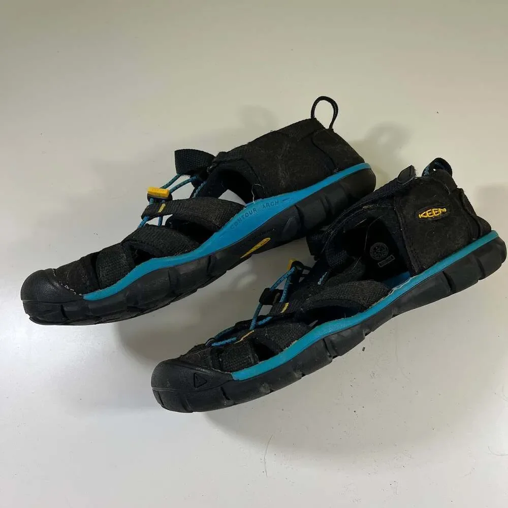 Keen Big Kids' Seacamp II CNX Black/Brilliant Blue Water Sandals